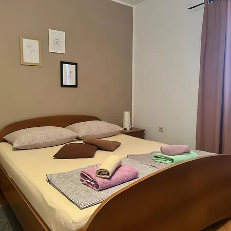 Paradise-lopar Apartment
